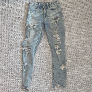 AMERICAN EAGLE WOMENS US SIZE 2 LIGHT WASH JEANS